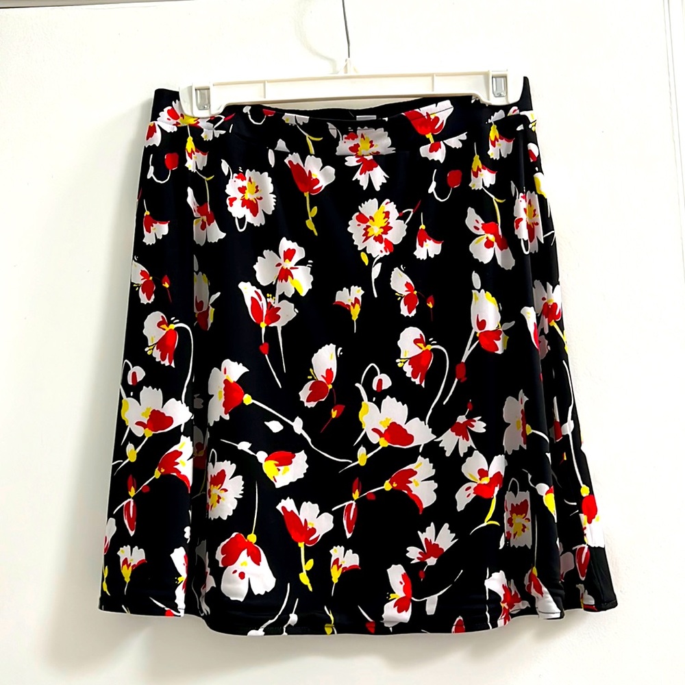Lightly Worn Pull-On Black/Multi Color Skirt